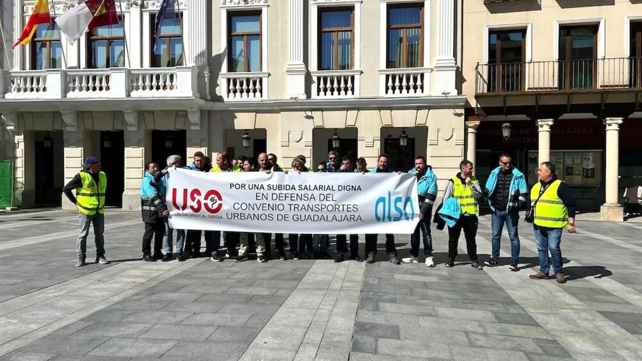 Arrancan sin incidentes los paros en los autobuses urbanos de Guadalajara
