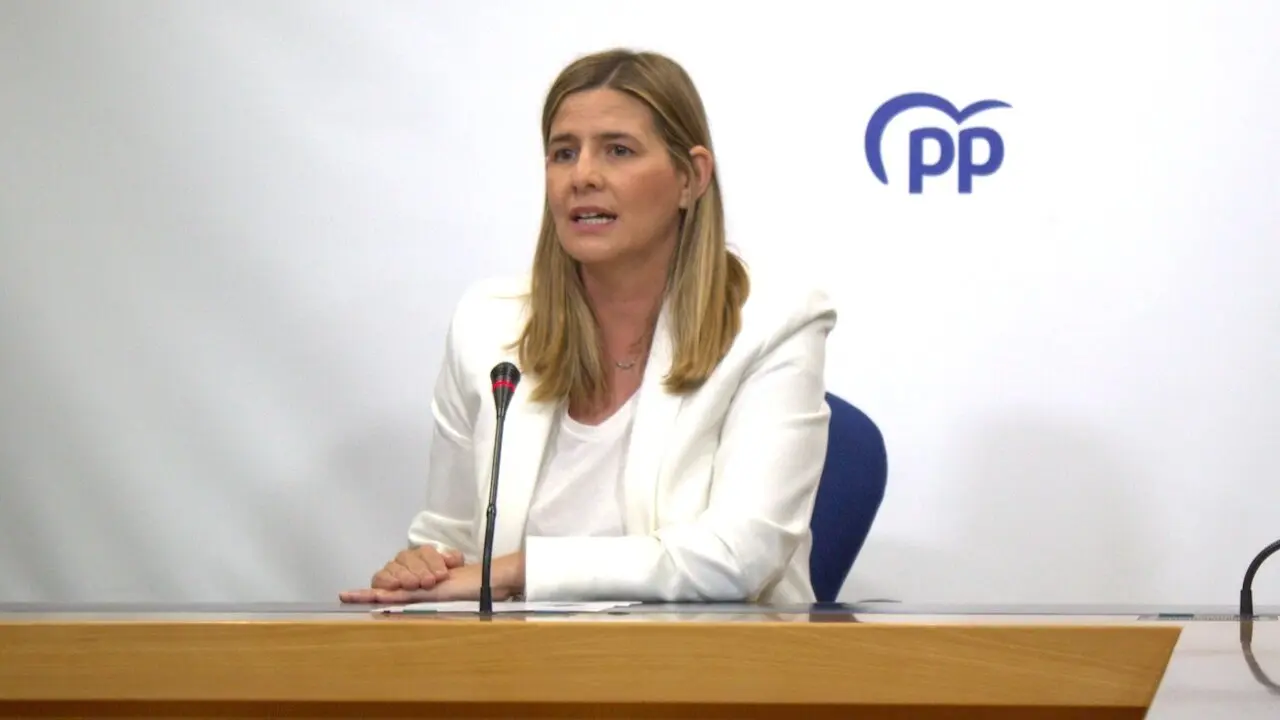La secretaria general del PP y portavoz en las Cortes de Castilla-La Mancha, Carolina Agudo, durante la rueda de prensa que ha ofrecido en el Parlamento regional