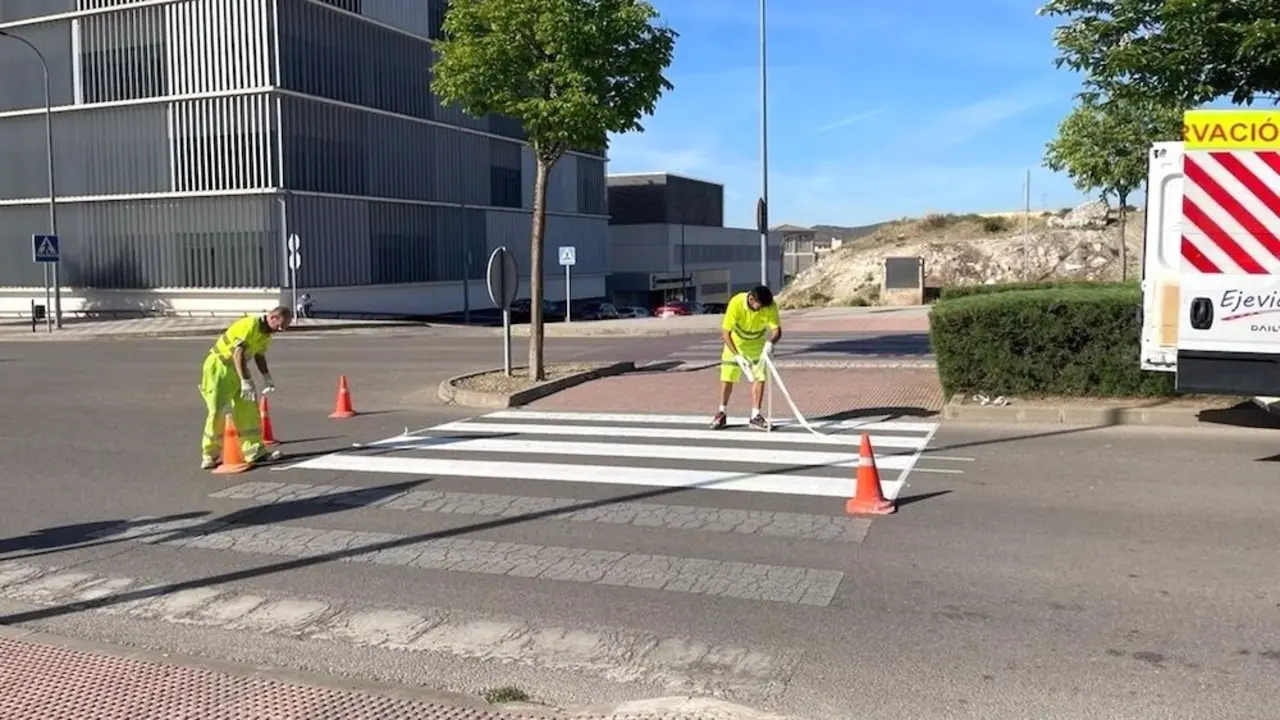 El Ayuntamiento de Cuenca invertirá 600.000 euros en renovar su señalización horizontal y vertical