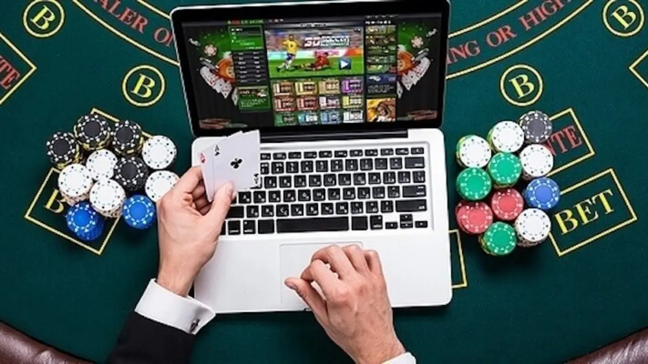 El juego online supera a los restaurantes y el transporte en España