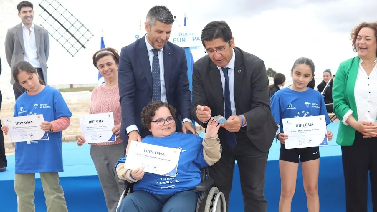 El vicepresidente segundo del Gobierno de Castilla-La Mancha, José Manuel Caballero, ha reafirmado el compromiso del Ejecutivo autonómico con los valores fundacionales de la Unión Europea durante la celebración del Día de Europa en Campo de Criptana (Ciudad Real)