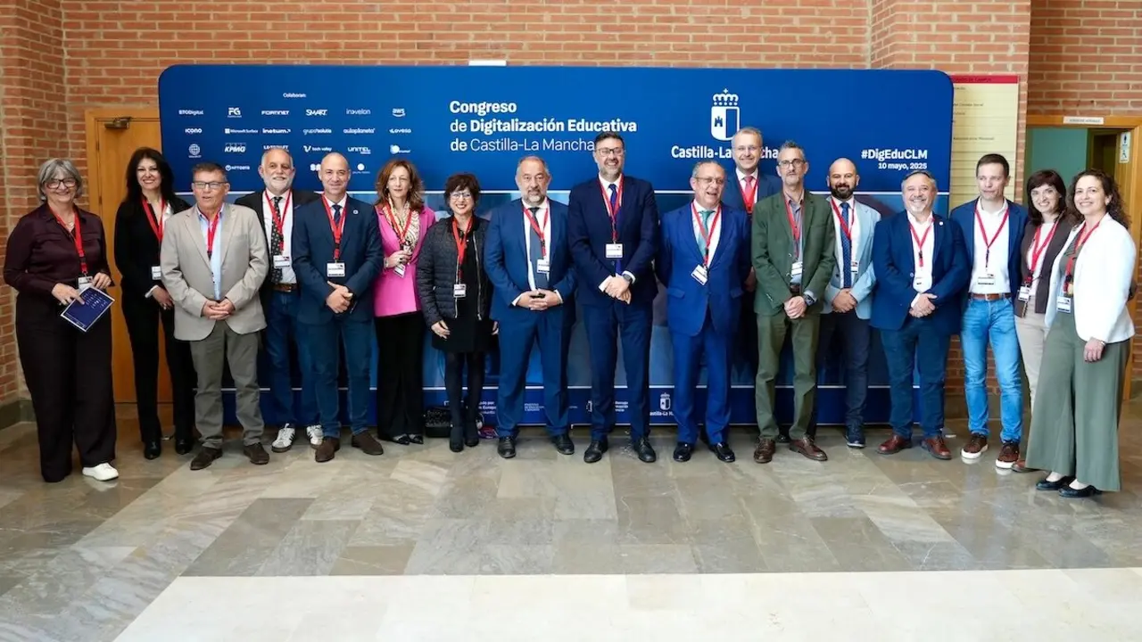 El consejero de Educación, Cultura y Deportes, Amador Pastor y el consejero de Hacienda, Administraciones Públicas y Transformación Digital, Juan Alfonso Ruiz Molina, asisten al Congreso de Digitalización Educativa #DigEduCLM en el paraninfo de la UCLM en Albacete