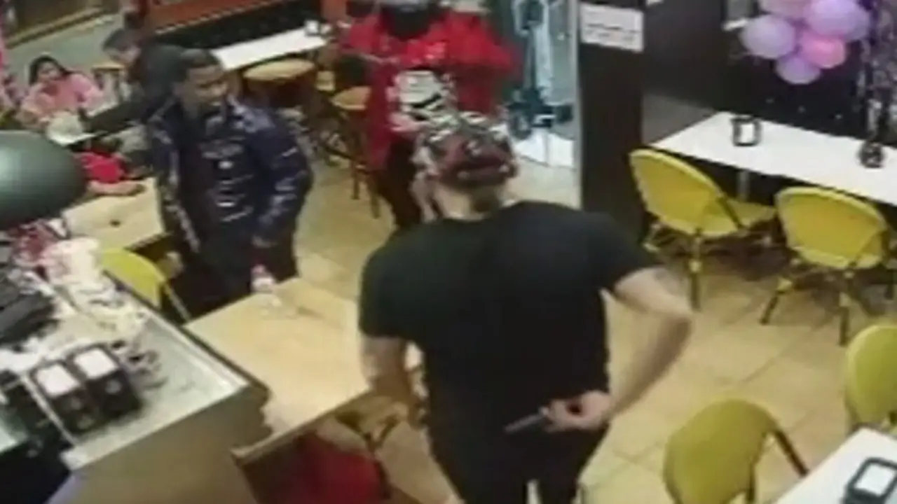VIDEO. Dos detenidos tras asesinar a tiros al dueño de un bar ante varios clientes