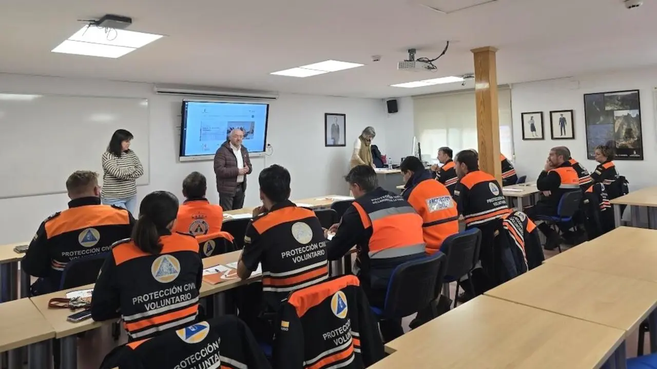 Voluntarios de Protección Civil reciben formación sobre gestión y organización