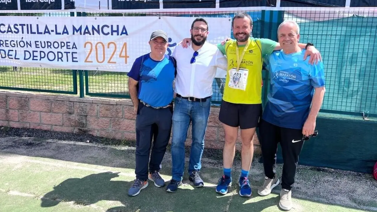El comisionado para la Accesibilidad del Gobierno de Castilla-La Mancha, José Luis Escudero, este domingo en la carrera solidaria 'XVII Media Maratón de Azuqueca'