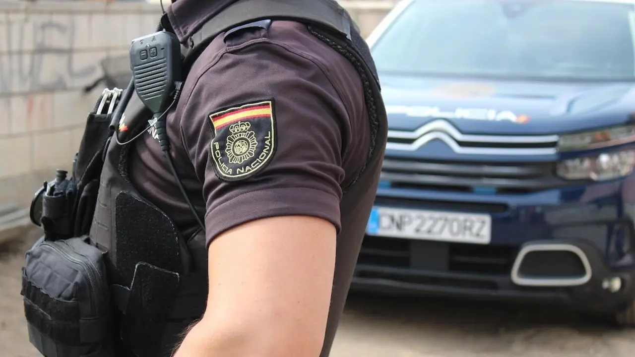 policía nacional, agente, patrulla, detenido, reyerta, cadáver