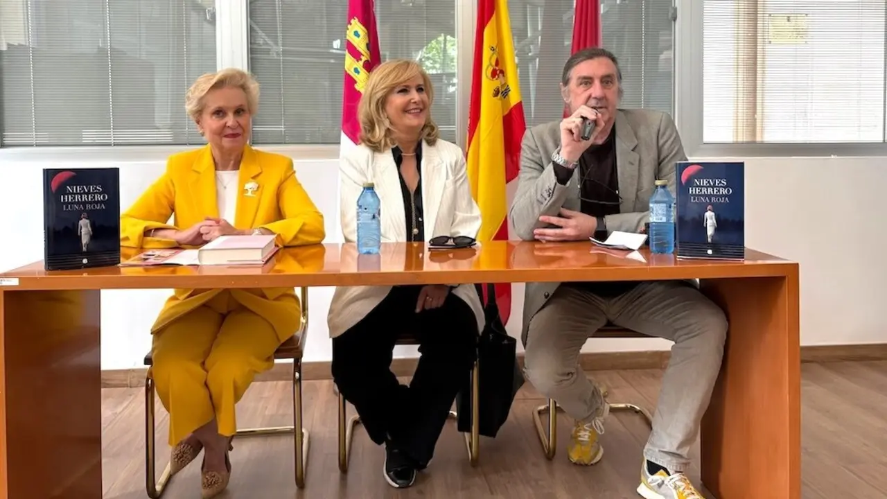 Nieves Herrero protagoniza el cierre de la Feria del Libro 2025 de Ciudad Real