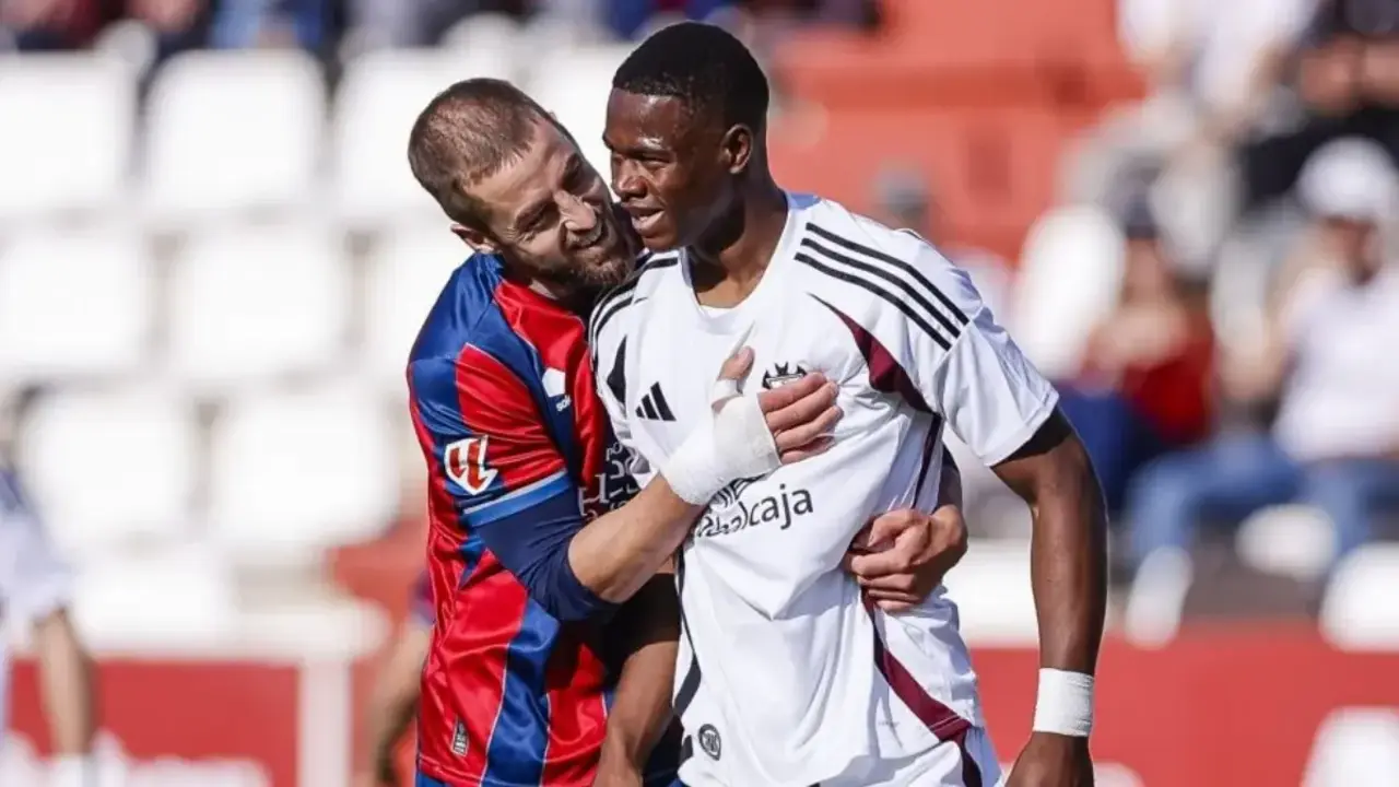 Dos goles de Kofane en el añadido dan la victoria al Albacete ante el Huesca (3-2)
