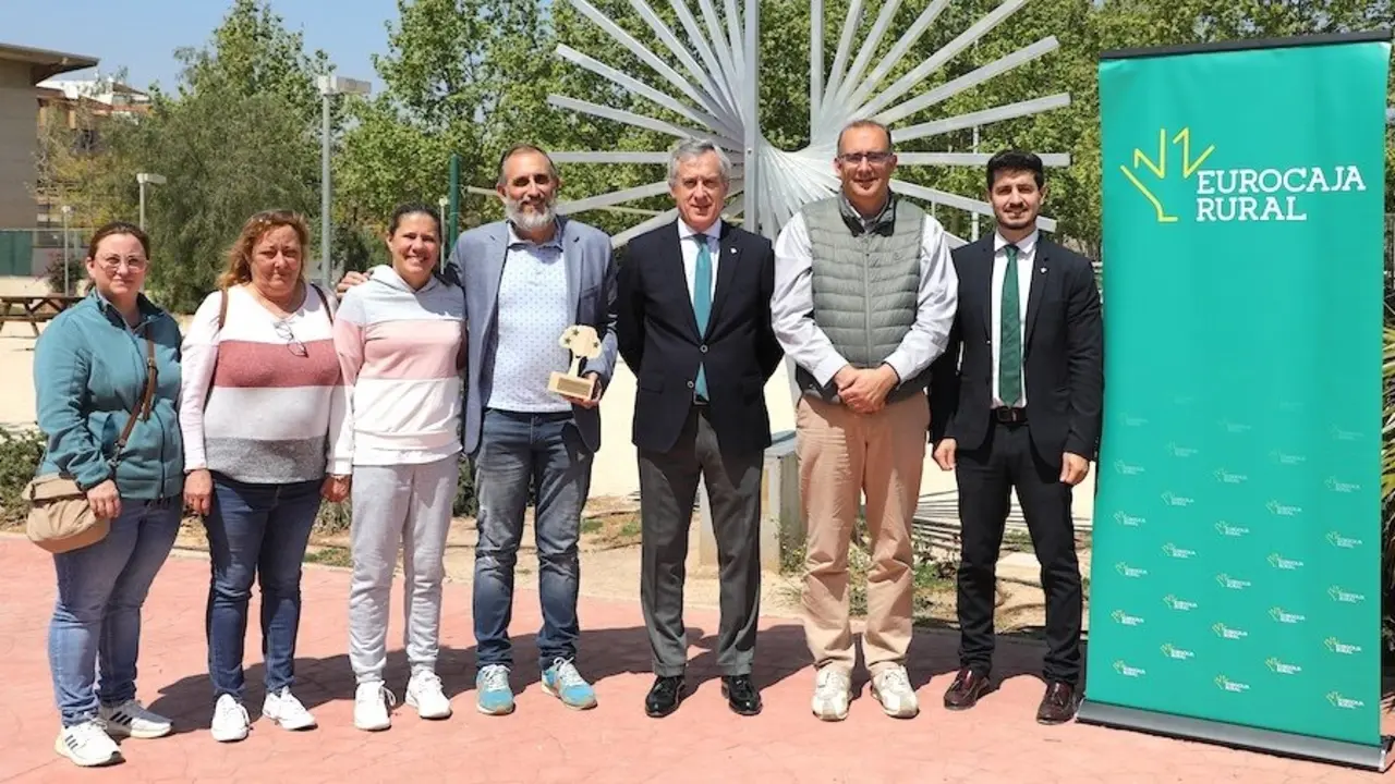 El IES Andreu Alfaro de Paiporta recibe una 'Ayuda DANA' de Fundación Eurocaja Rural
