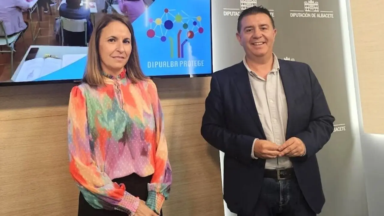 El presidente de la Diputación de Albacete, Santi Cabañero, y Yolanda Ballesteros, diputada de Fondos Europeos y Agenda 2030, han presentado el programa 'Dipualba Protege II'