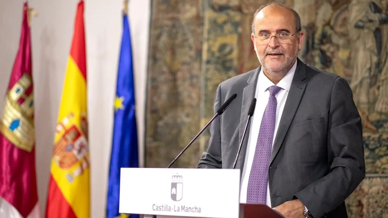 El vicepresidente primero del Gobierno de Castilla-La Mancha, José Luis Martínez Guijarro, ha informado en rueda de prensa de asuntos de su departamento abordados en el Consejo de Gobierno