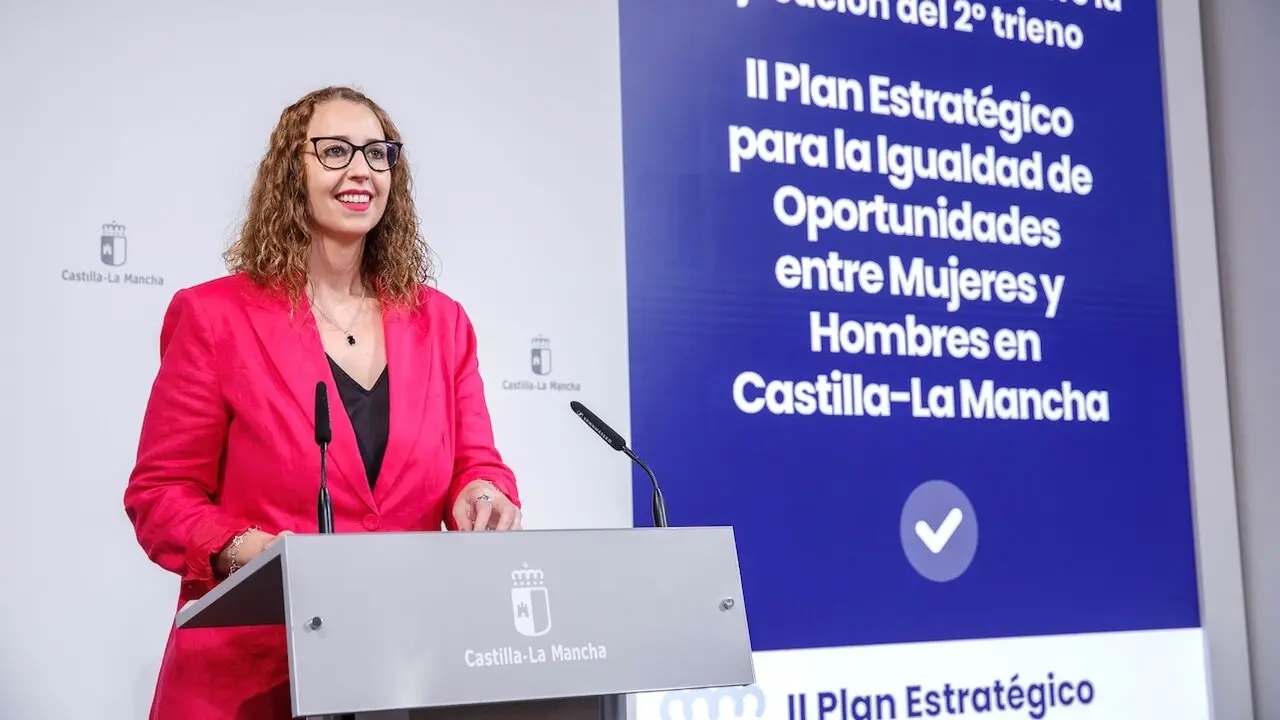 La consejera de Igualdad, Sara Simón, ha presentado el informe de evaluación trienal del II Plan Estratégico para la Igualdad de Oportunidades entre Mujeres y Hombres de Castilla-La Mancha 2029-2024