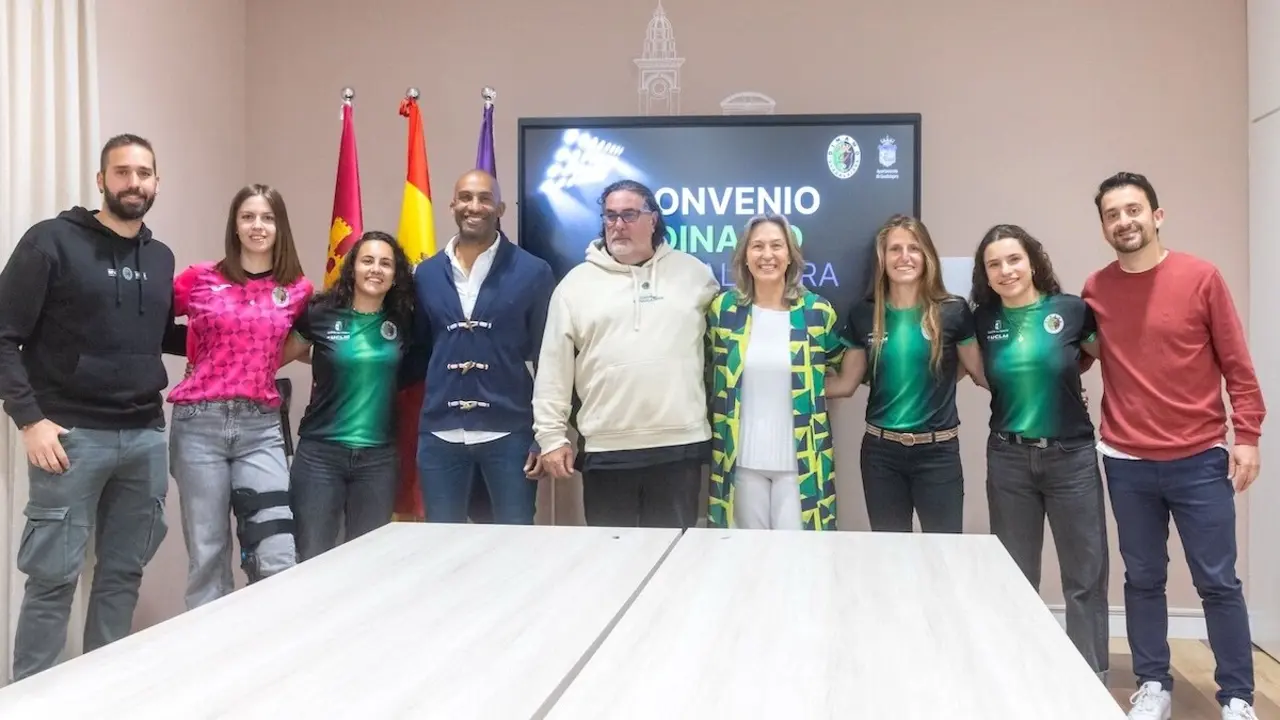 La alcaldesa de Guadalajara, Ana Guarinos, ha firmado un convenio con el Club Dinamo para fomentar el deporte femenino