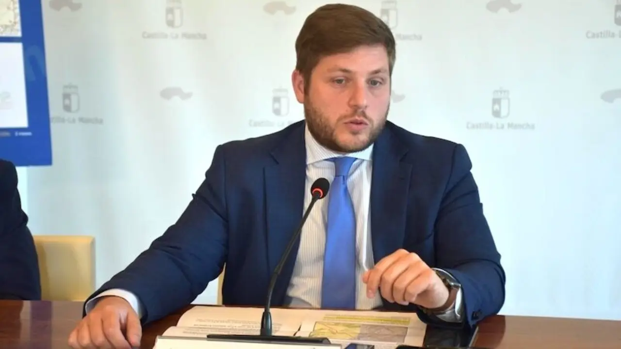 El consejero de Fomento de Castilla-La Mancha, Nacho Hernando, este viernes durante una comparecencia en la sede de la consejería