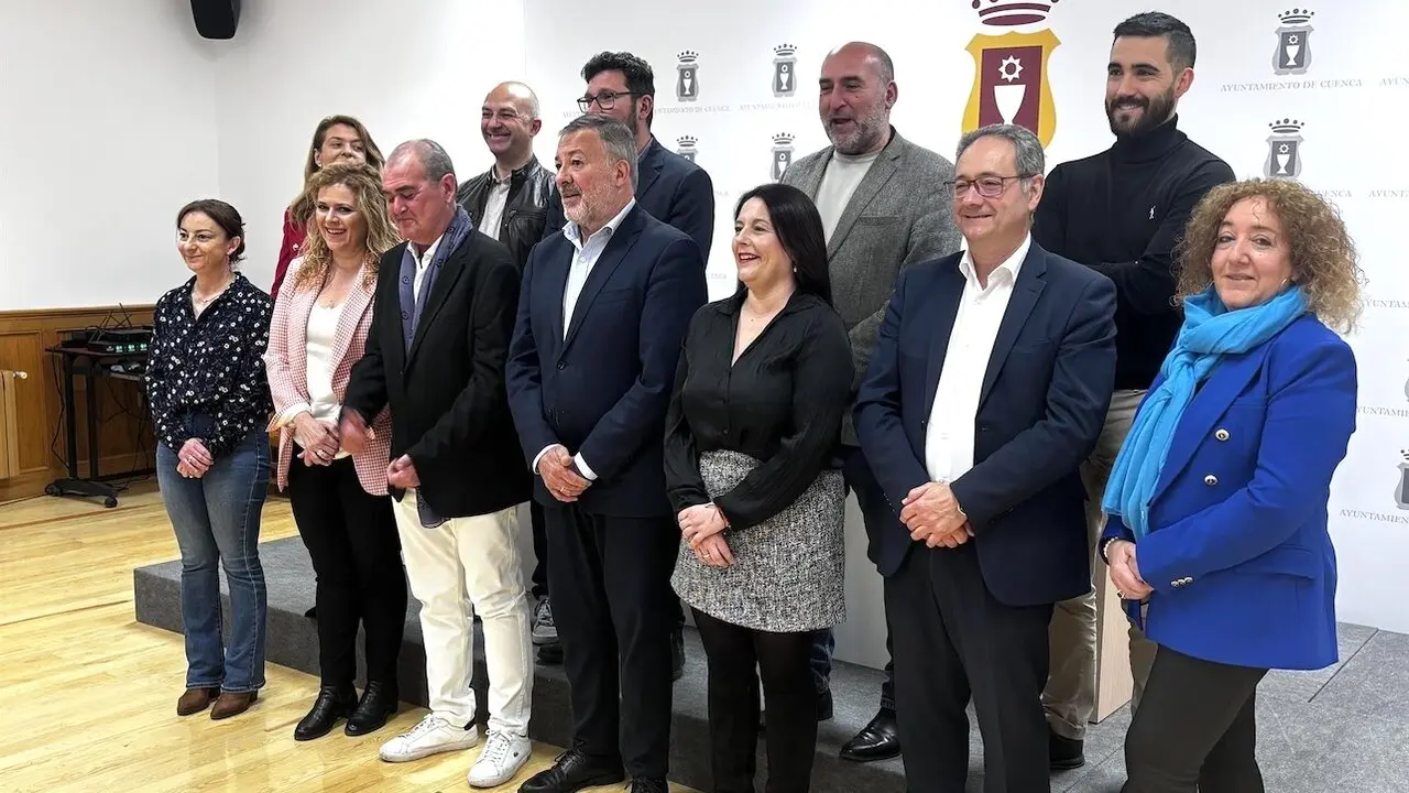 El alcalde de Cuenca, Darío Dolz, junto a su equipo de Gobierno este viernes