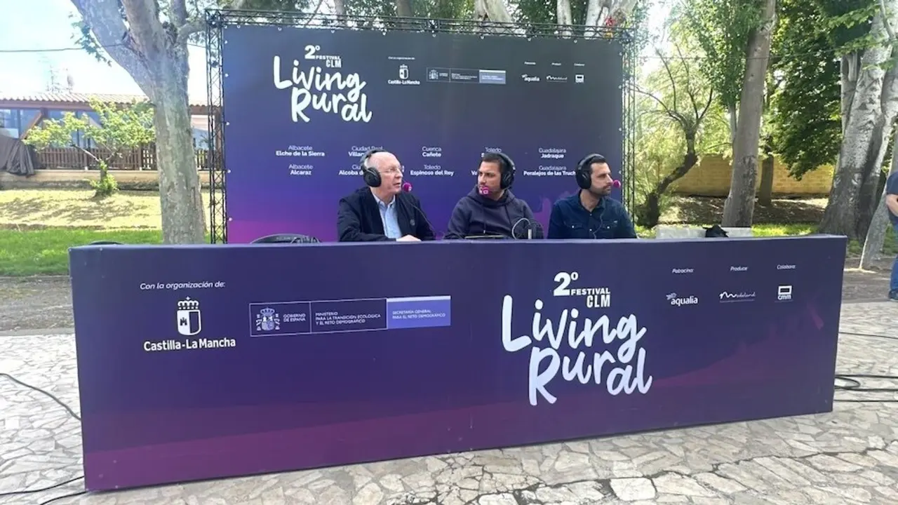 El comisionado del Reto Demográfico del Gobierno de Castilla-La Mancha, Jesús Alique, ha participado este sábado en el festival ‘Living Rural’ que ha recalado en la localidad de Jadraque (Guadalajara)