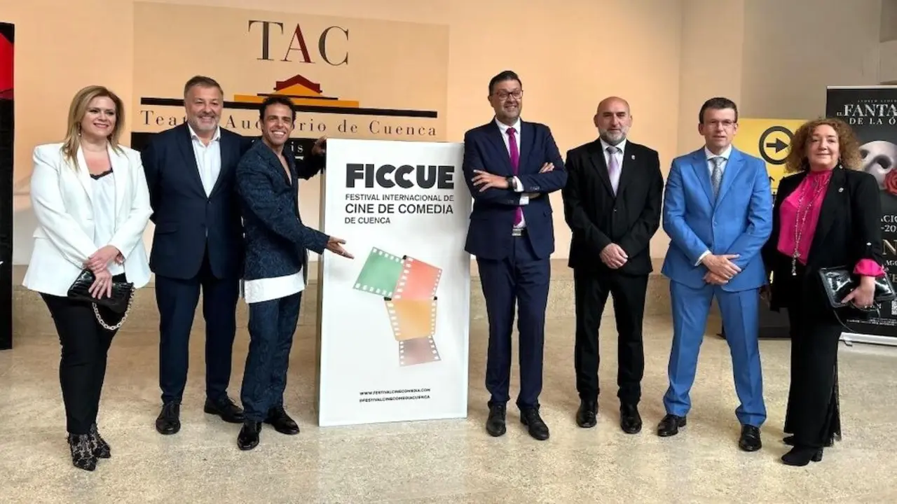 El consejero de Educación, Cultura y Deportes, Amador Pastor, ha asistido a la gala de clausura de la tercera edición del Festival Internacional de Cine de Comedia de Cuenca (FICCUE)