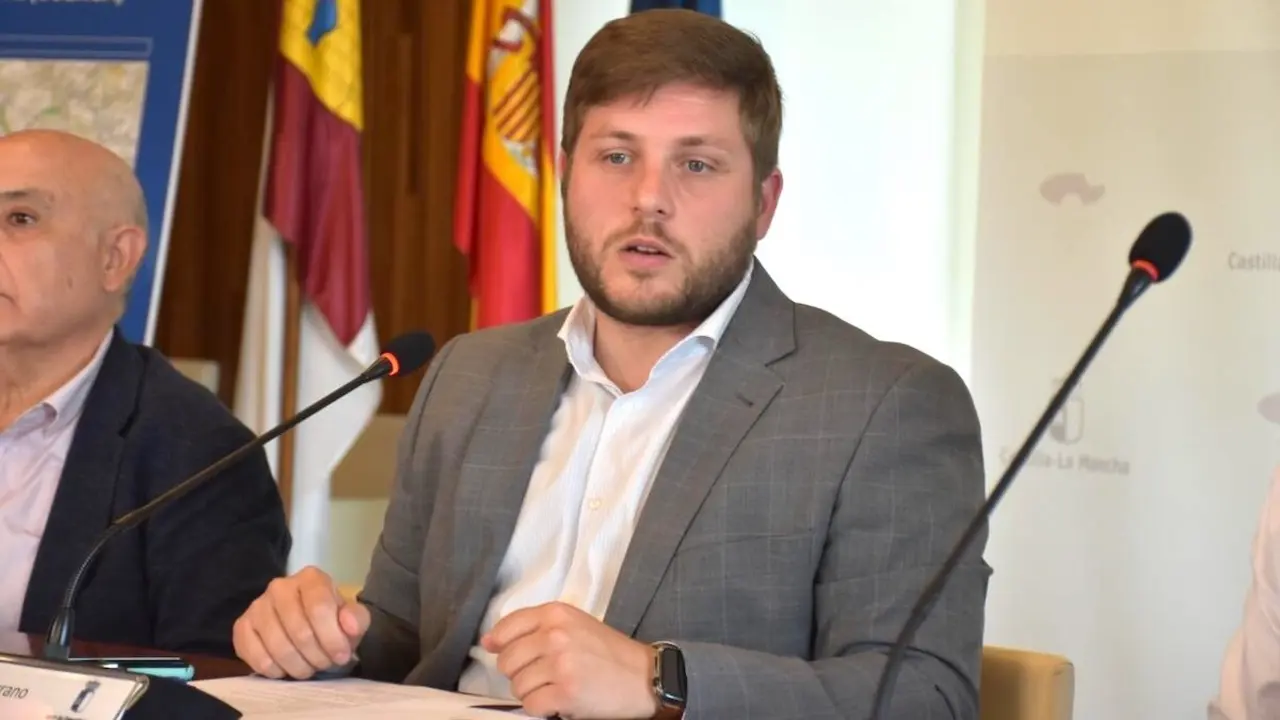 El consejero de Fomento de Castilla-La Mancha, Nacho Hernando, este lunes durante una comparecencia en la sede de la Consejería en Toledo