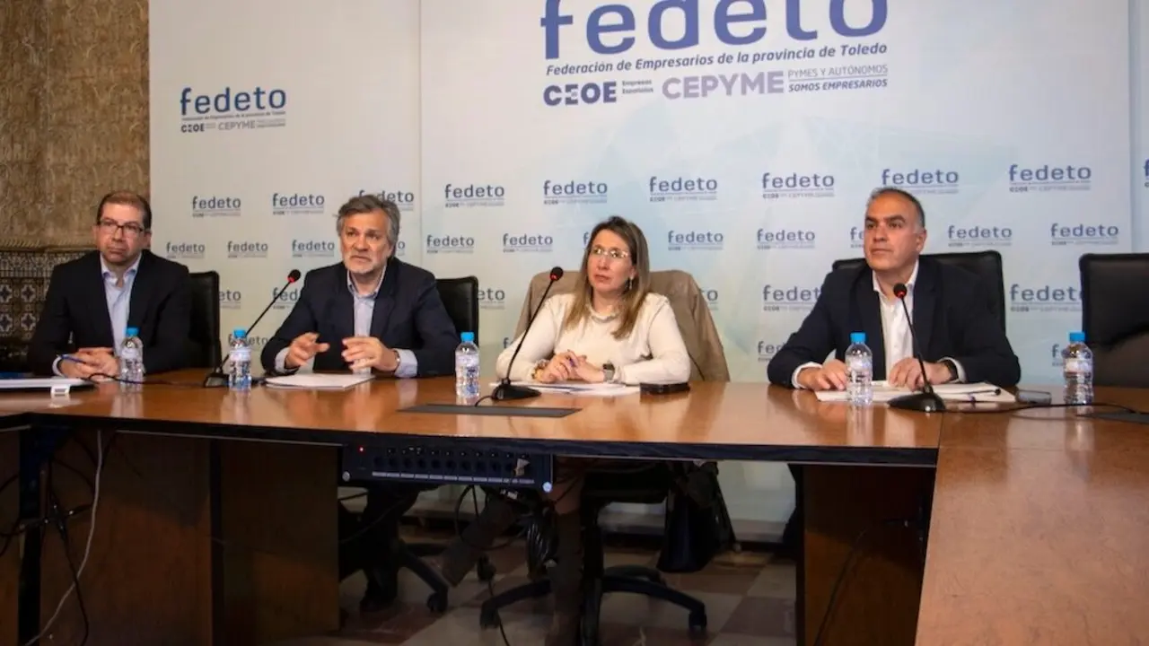 Empresas del sector de ascensores abordan con la Junta la adaptación a la nueva instrucción técnica