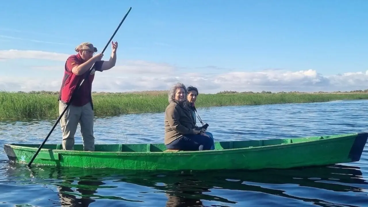 La consejera de Desarrollo Sostenible de Castilla-La Mancha, Mercedes Gómez, durante la visita al Parque Nacional de Las Tablas de Daimiel