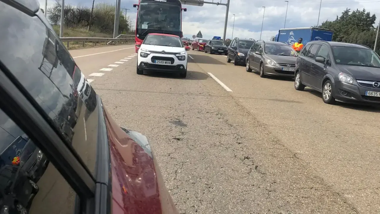 Imagen de archivo de una colisión en cadena en autovía con varios vehículos implicados, colisión múltiple, accidente de tráfico, autovía, choque,&nbsp;