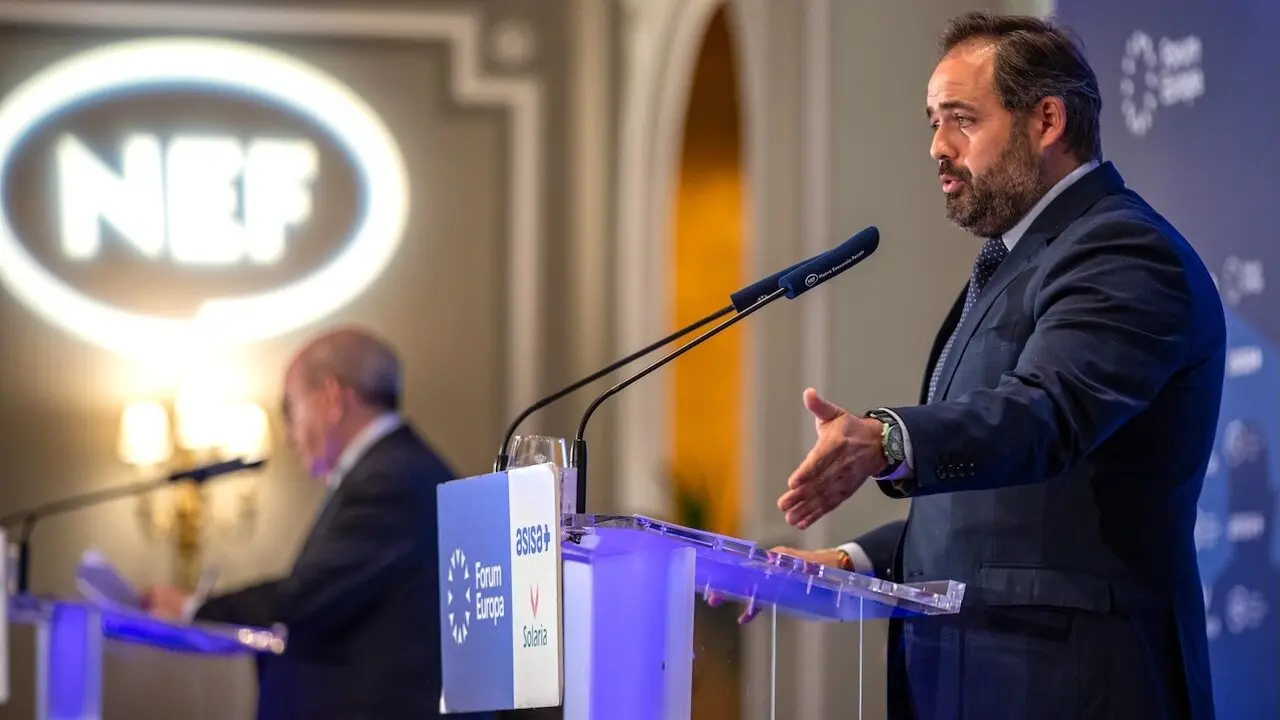 El presidente del PP de Castilla-La Mancha, Paco Núñez, durante el desayuno informativo que ha protagonizado en Madrid organizado por Nueva Economía Fórum