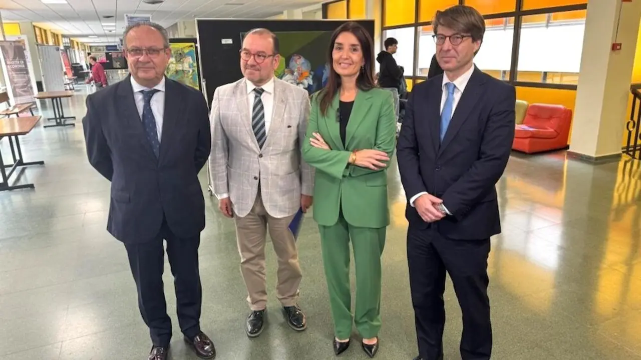 Los responsables de Hacienda de los gobiernos de Galicia, Castilla La Mancha y Valencia han participado en unas jornadas sobre financiación autonómicas organizadas por la Red de Investigadores en Financiación Autonómica y Descentralización Financiera en España (Rifde) en la Universidade de Santiago de Compostela (USC)
