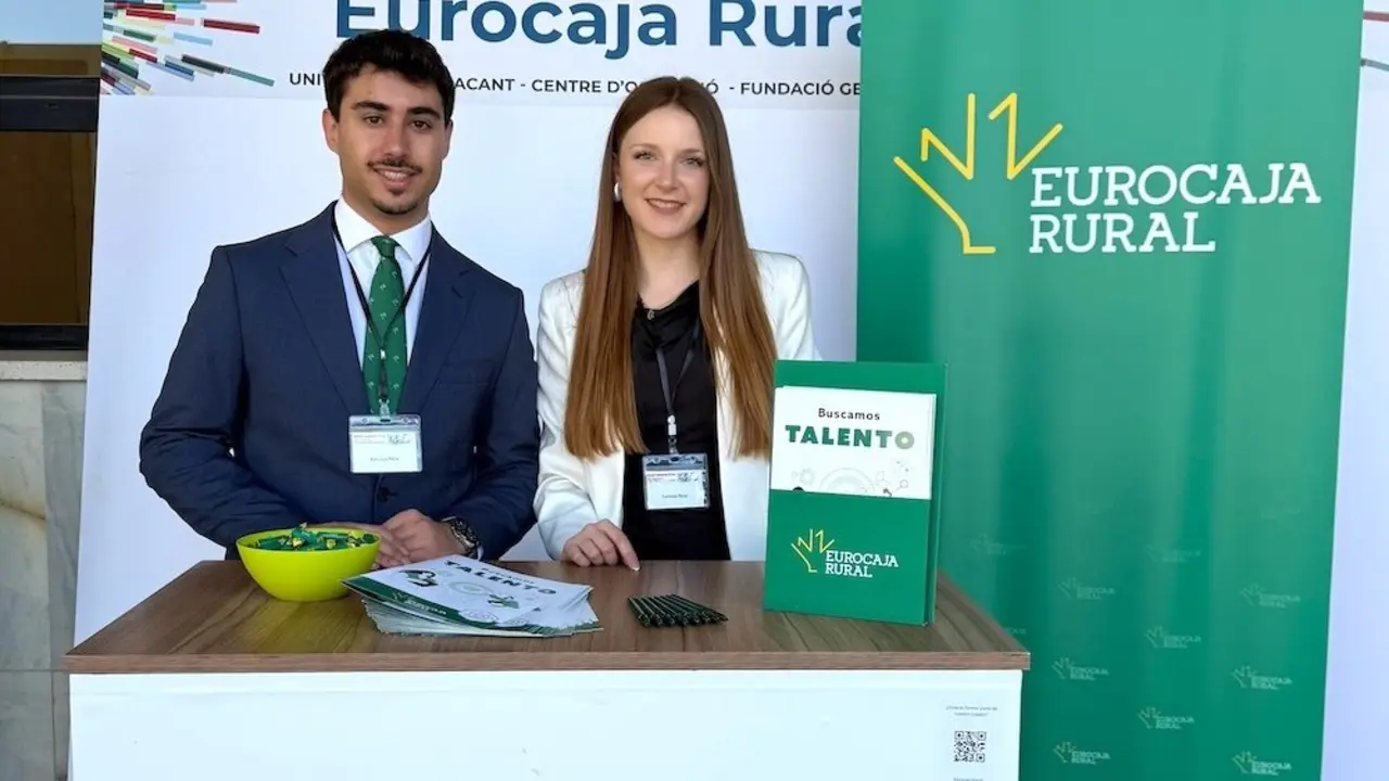 Eurocaja Rural acerca nuevas oportunidades laborales a estudiantes en el Foro de Empleo de Alicante