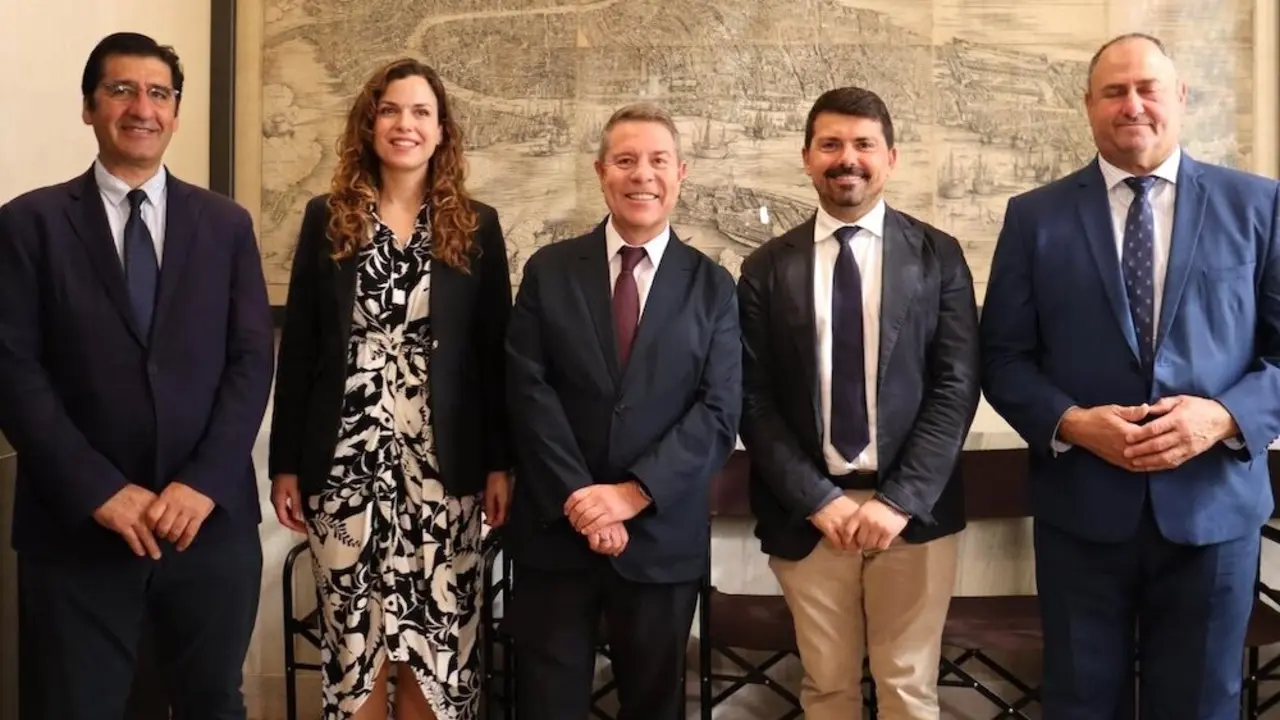 El presidente de Castilla-La Mancha, Emiliano García-Page, se reúne con el consejero de Agricultura, Alimentación y Pesca de la Región de Emilia Romagna y asiste a la reunión de la Comisión de Recursos Naturales (NAT) del Comité Europeo de las Regiones