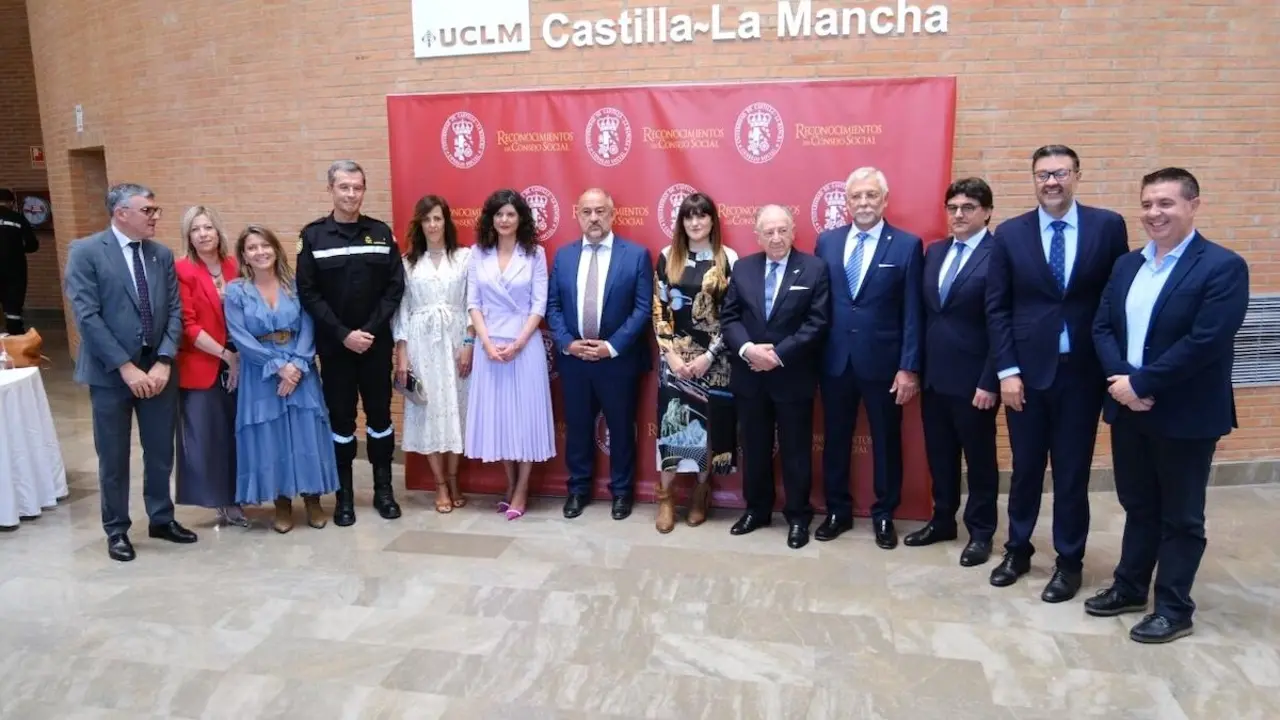 Rozalén y la UME reciben los 'Reconocimientos' del Consejo Social de la UCLM