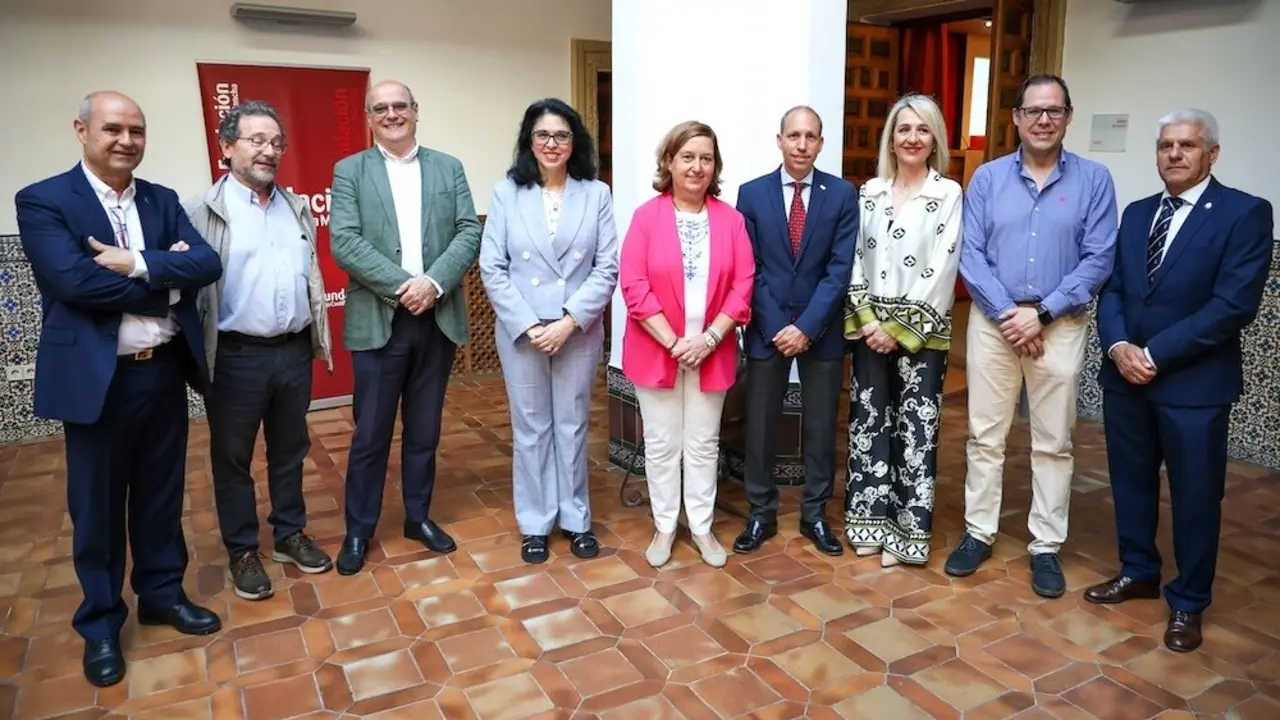 La presidenta de la Diputación de Toledo, Concepción Cedillo (c), ha inaugurado la I Jornada de Mayores organizada por la institución provincial en la capital regional