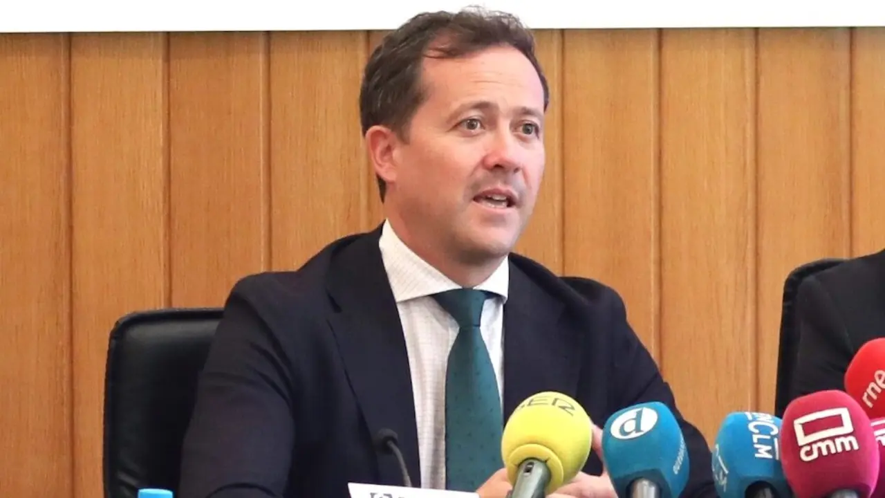 El alcalde de Toledo, Carlos Velázquez, este jueves durante una comparecencia ante los medios de comunicación