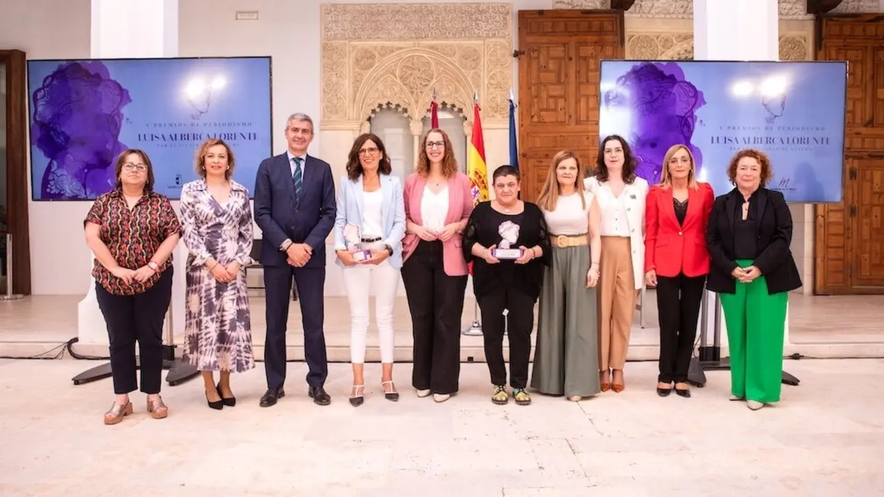 La consejera de Igualdad de Castilla-La Mancha, Sara Simón, ha entregado en el Palacio de Fuensalida de Toledo los V Premios Periodísticos ‘Luisa Alberca Lorente’ por la Igualdad de Género