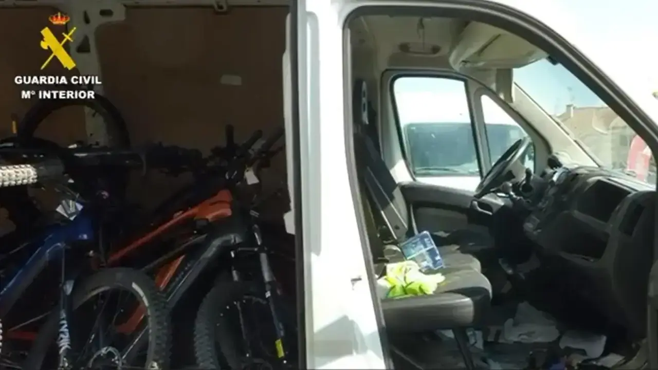 Dos detenidos por sustraer dos vehículos a motor y el robo de once bicicletas