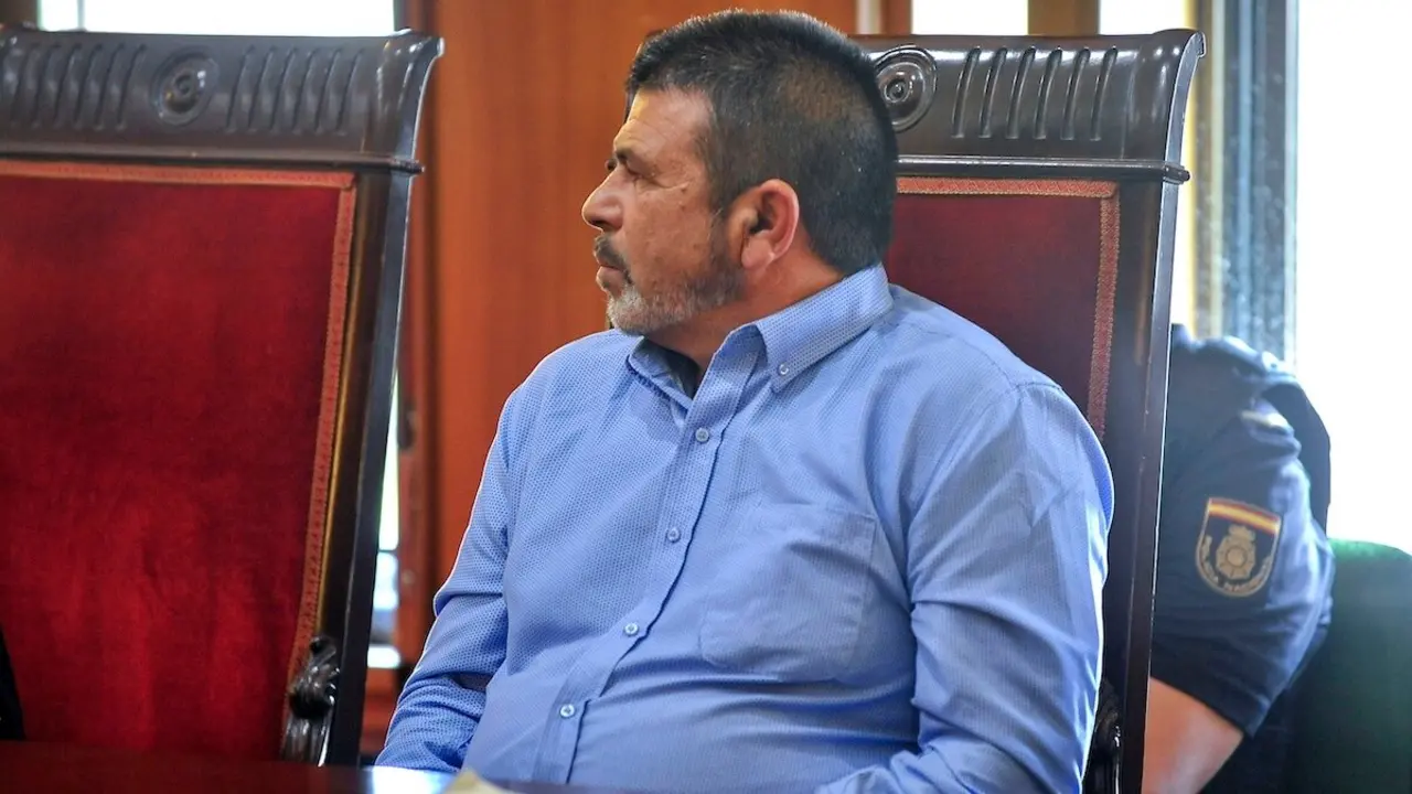 El acusado de matar a tiros, en 2023, a dos personas en el barrio de La Estrella, en Albacete, durante el juicio que se sigue contra él en Audiencia Provincial - EFE/Manu