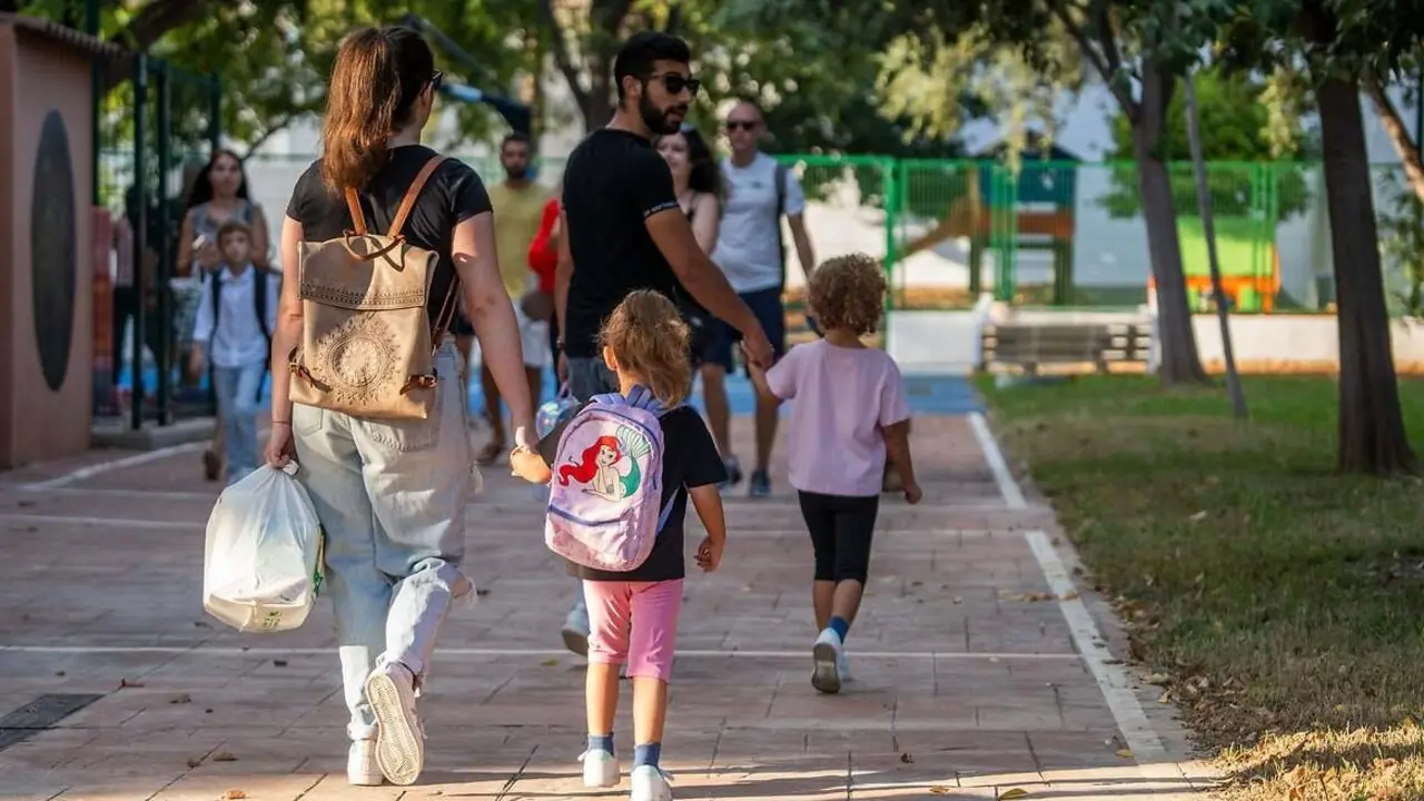 padres, paternidad, maternidad, colegio, curso escolar, educación infantil, infancia, familias, madre, padre, hijos,