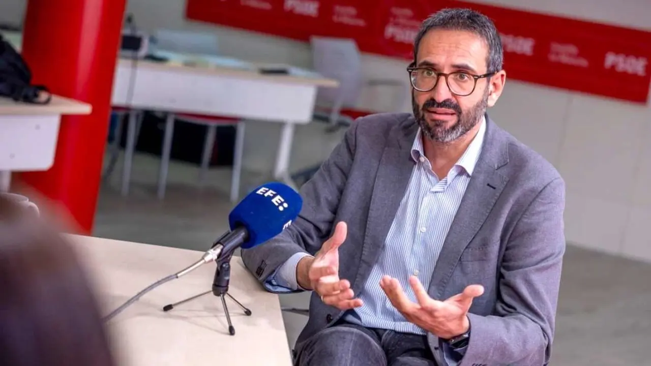 El secretario de Organización del PSOE de Castilla-La Mancha y diputado nacional, Sergio Gutiérrez, en un momento de la entrevista - EFE/Ismael Herrero