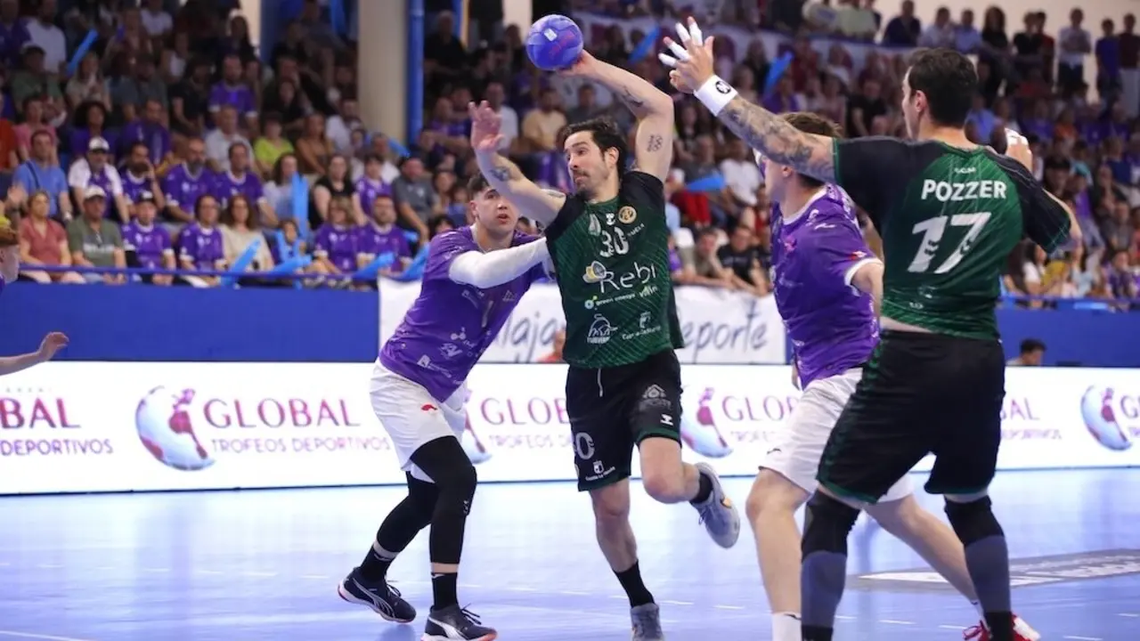El Impulse Guadalajara hace los deberes ante un Rebi Cuenca sin nada en juego (32-29) - Fotografía: Santi Molina