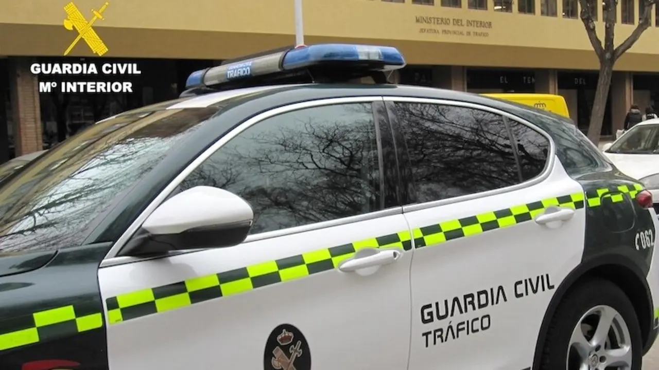 Detenido por presentarse a la prueba teórica del carnet de conducir por otra persona