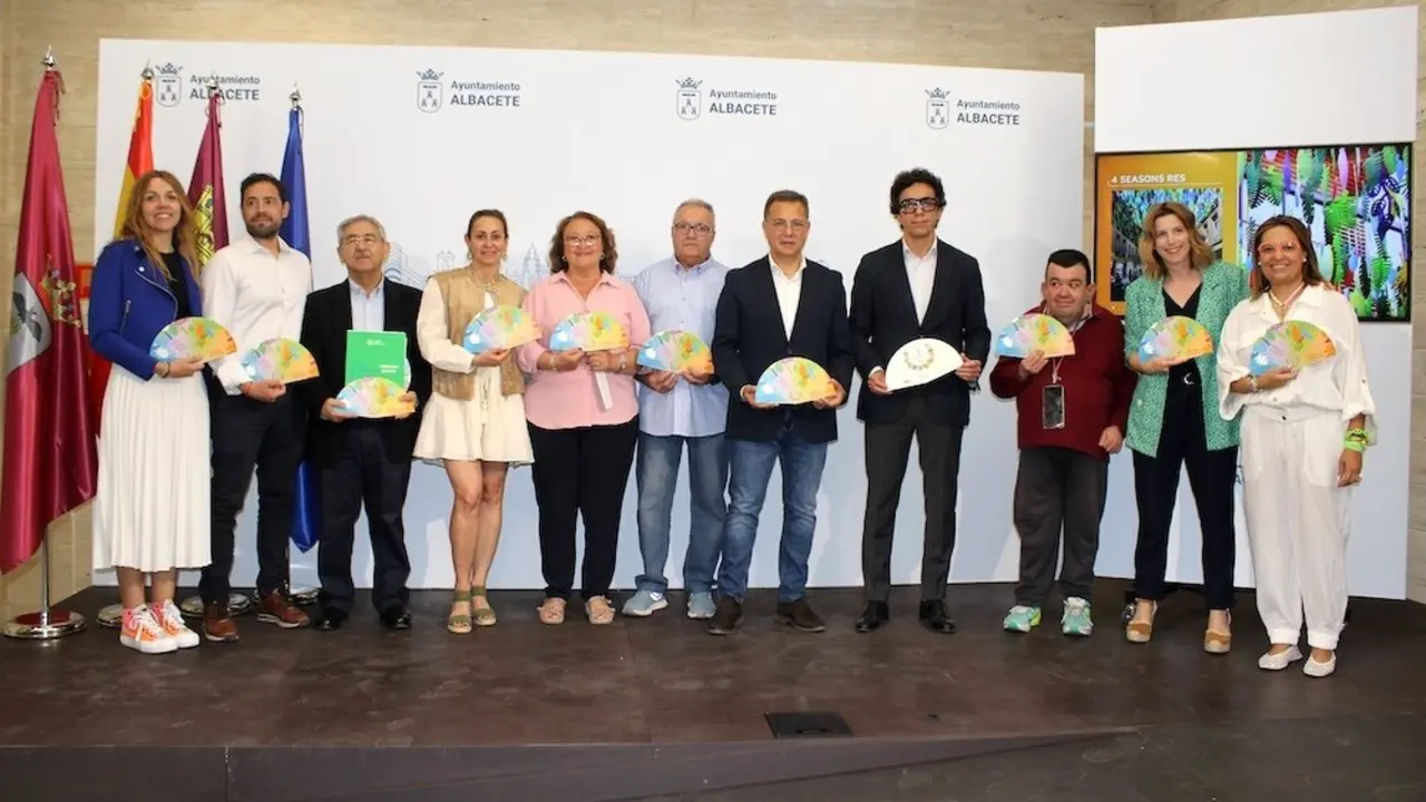 Albacete creará una nueva zona de sombra con hasta 300 kilos de hojas de colores de material sostenible