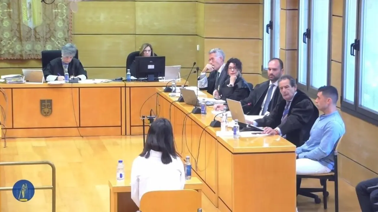 La hermana de la víctima del crimen machista de Piedrabuena (Ciudad Real) ha descrito al acusado como posesivo y celoso durante su declaración en el juicio