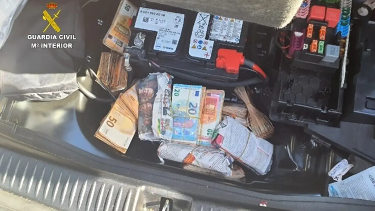 La Guardia Civil interviene 133.900 euros en un control en la A-4, en Ciudad Real
