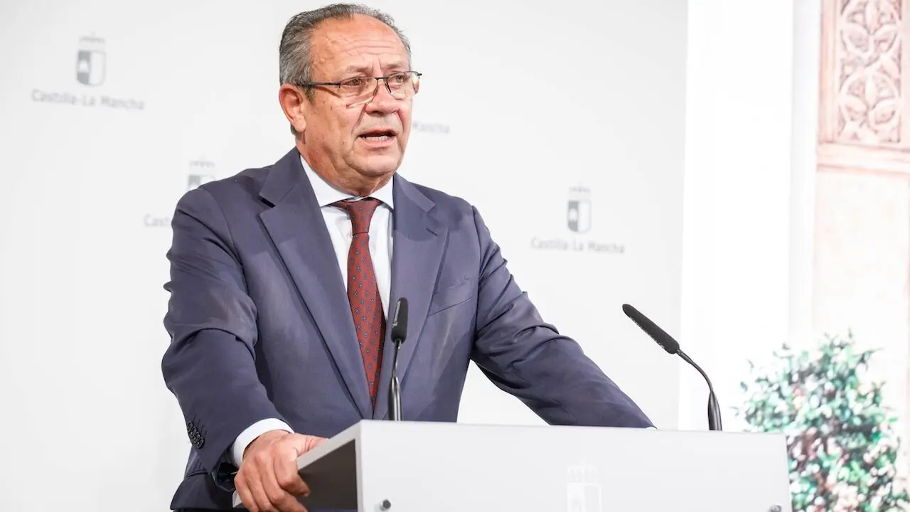 El consejero de Hacienda, AA.PP. y Transformación Digital, Juan Alfonso Ruiz Molina, ha informado en rueda de prensa de asuntos de su departamento abordados en el Consejo de Gobierno