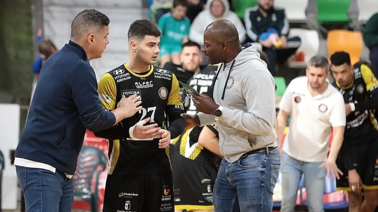 Julio Fis volverá a entrenará al primer equipo del BM Alarcos Ciudad Real - Fotografía: Lanza/J.Jurado