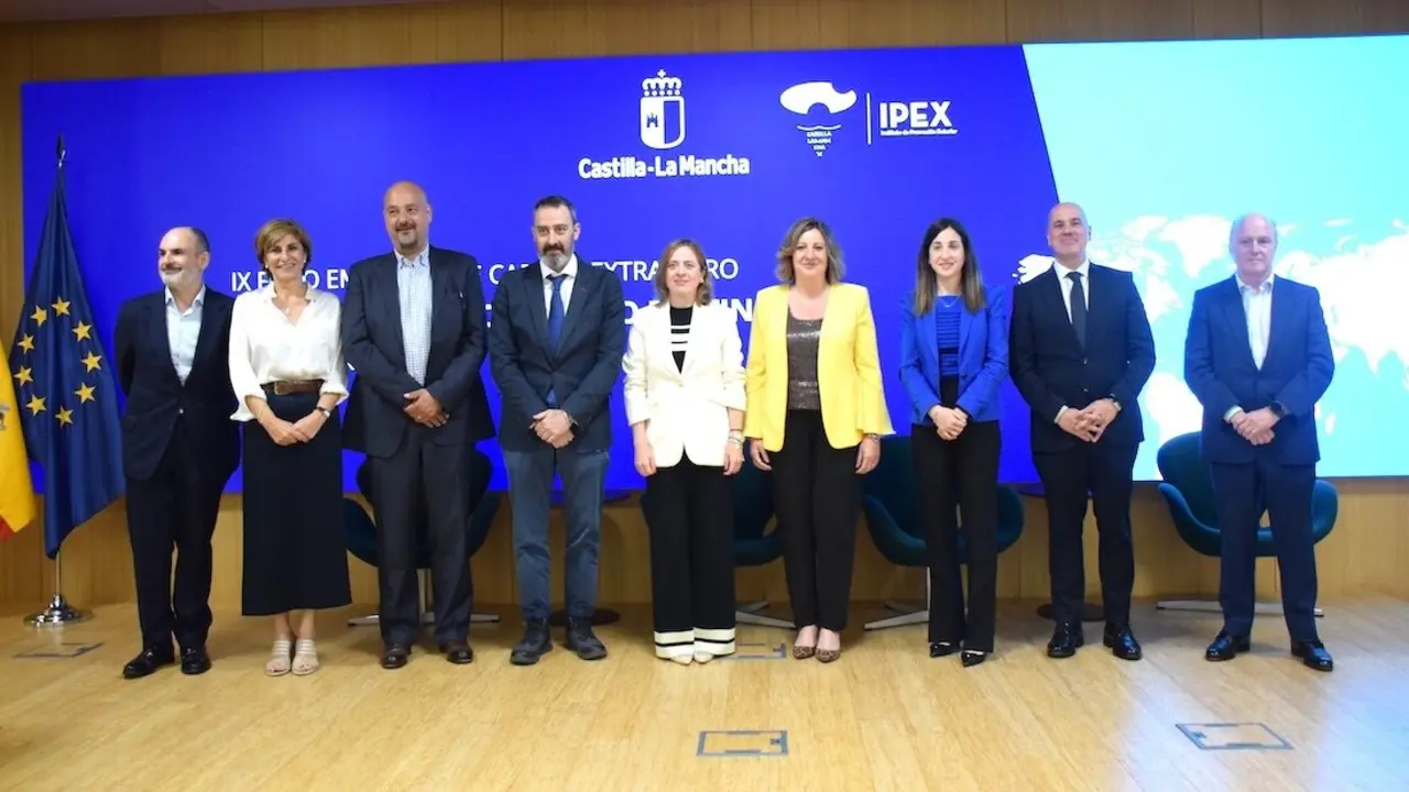 La consejera de Economía, Empresas y Empleo, Patricia Franco (4ªdcha), ha inauguradi el IX Foro de Empresas de Capital Extranjero de Castilla-La Mancha, en el espacio Meeting Plaza de Madrid