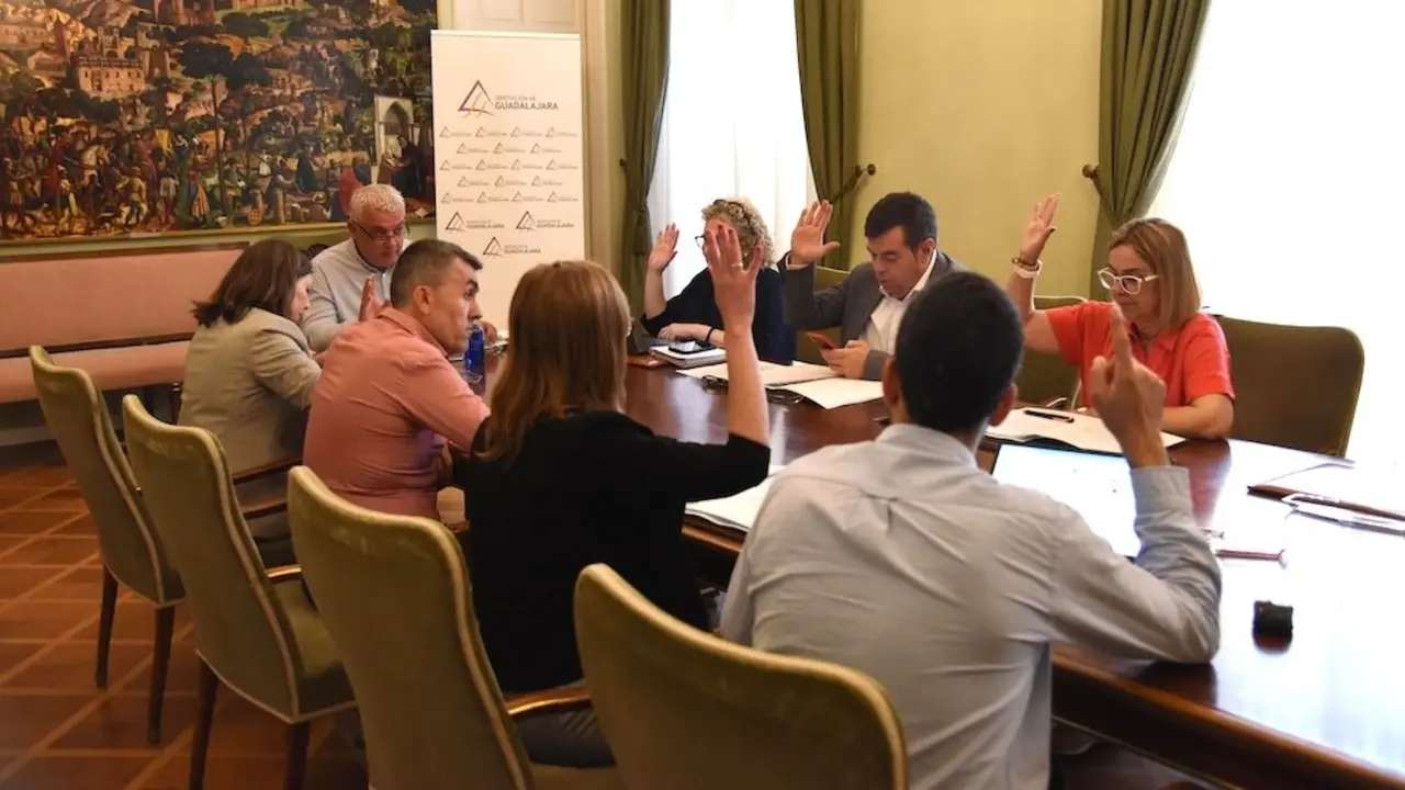 En la imagen un instante de la reunión de la Junta de Gobierno de la Diputación de Guadalajara