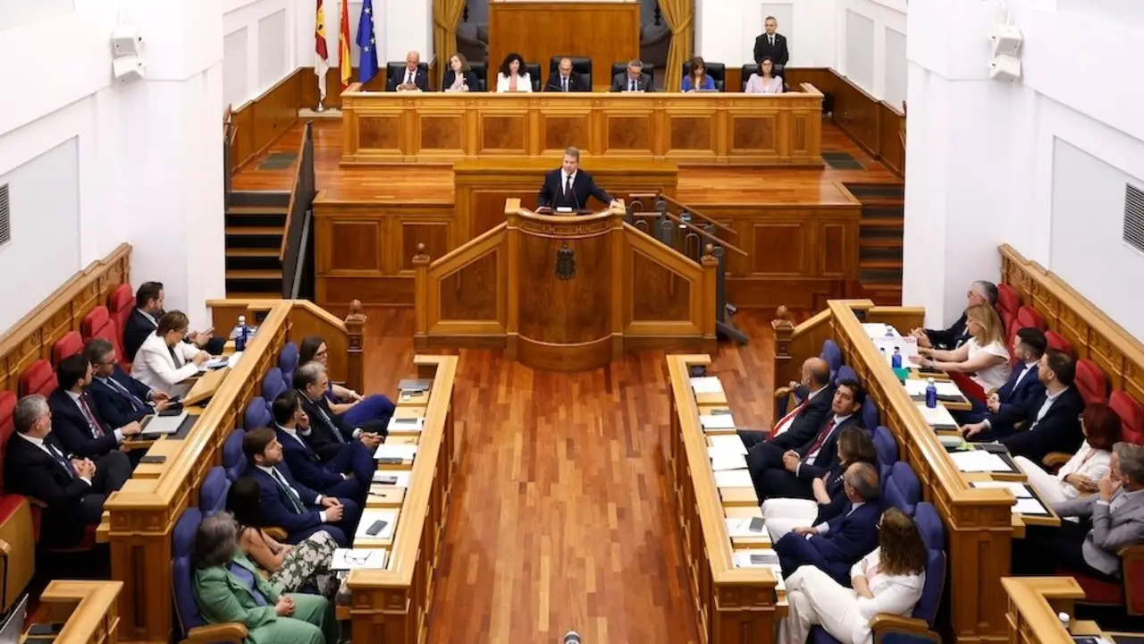 El presidente de Castilla-La Mancha, Emiliano García-Page, interviene en el Pleno de las Cortes de Castilla-La Mancha que ha aprobado el nuevo Estatuto de Autonomía de Castilla-La Mancha