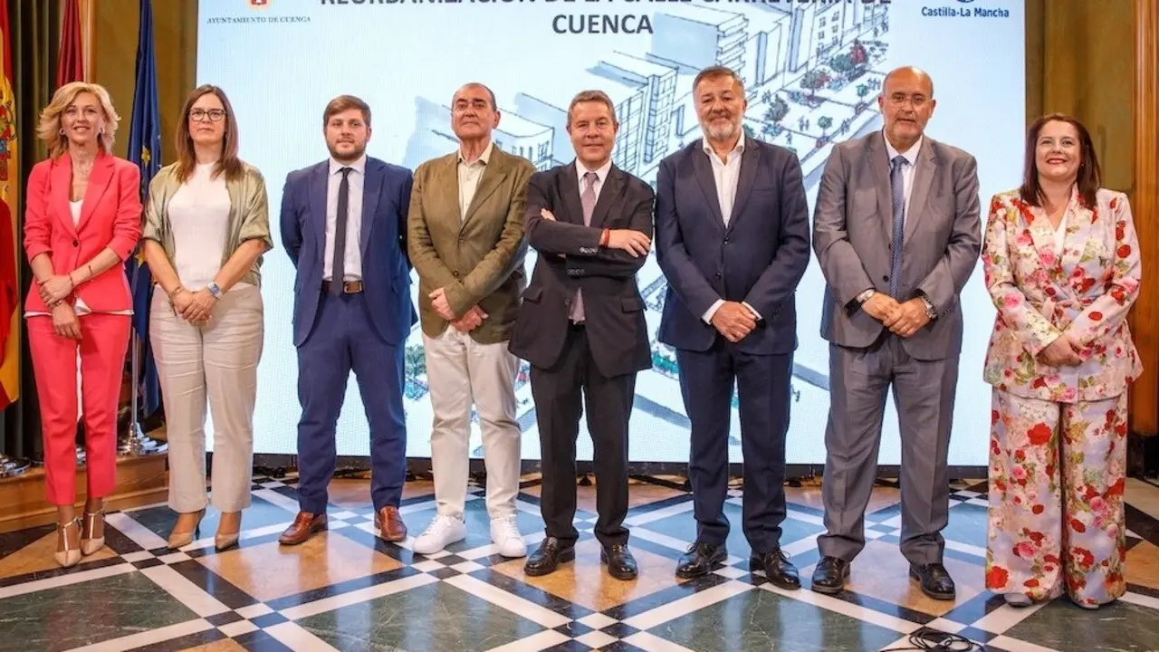 El presidente de Castilla-La Mancha, Emiliano García-Page, ha presentado en Cuenca, el proyecto para la reurbanización de la calle Carretería