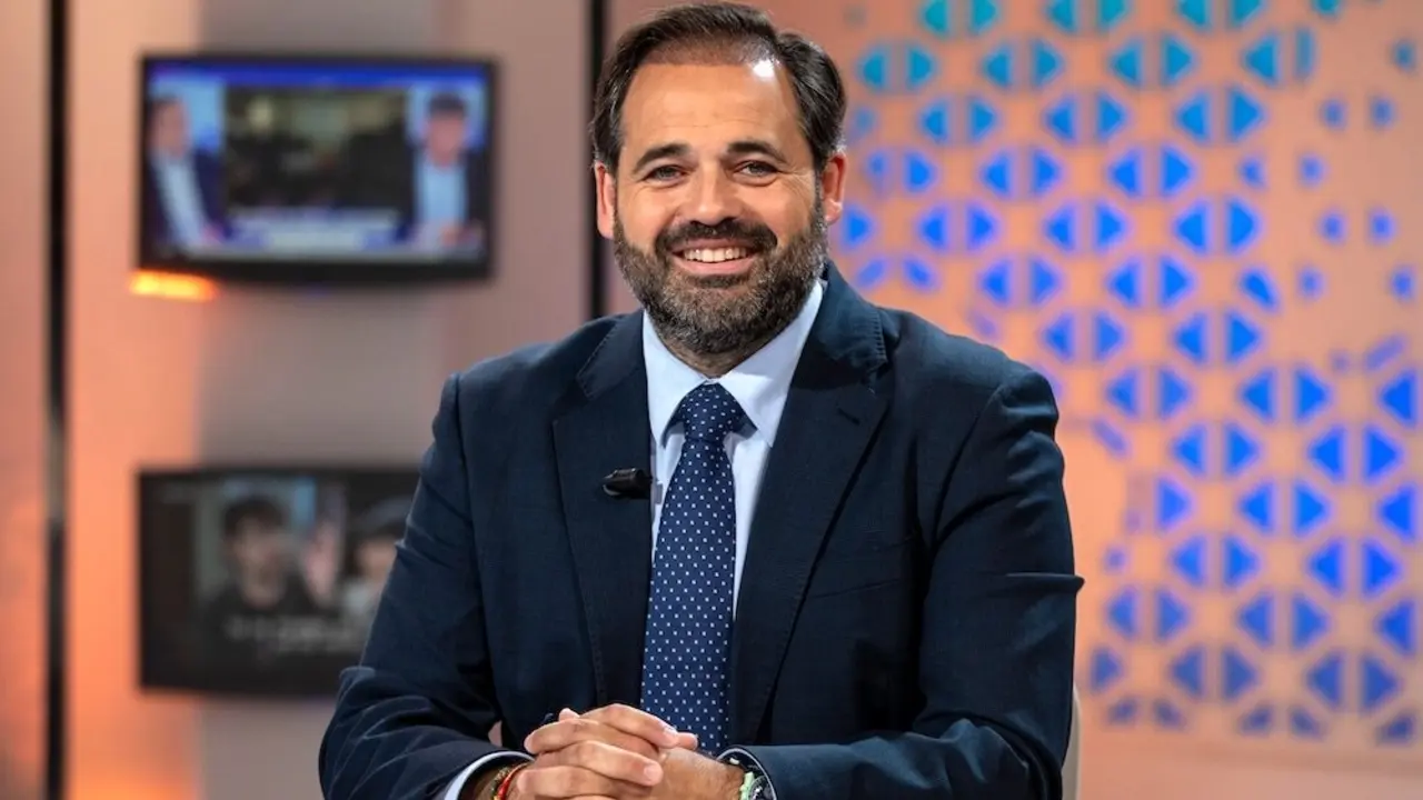 El presidente del PP de Castilla-La Mancha, Paco Núñez, este viernes durante una entrevista en la televisión pública regional
