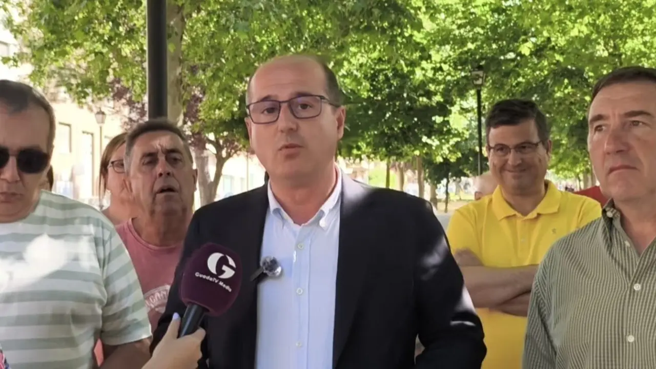 Rojo (PSOE) denuncia la "inacción" de Guarinos ante la conflictividad laboral